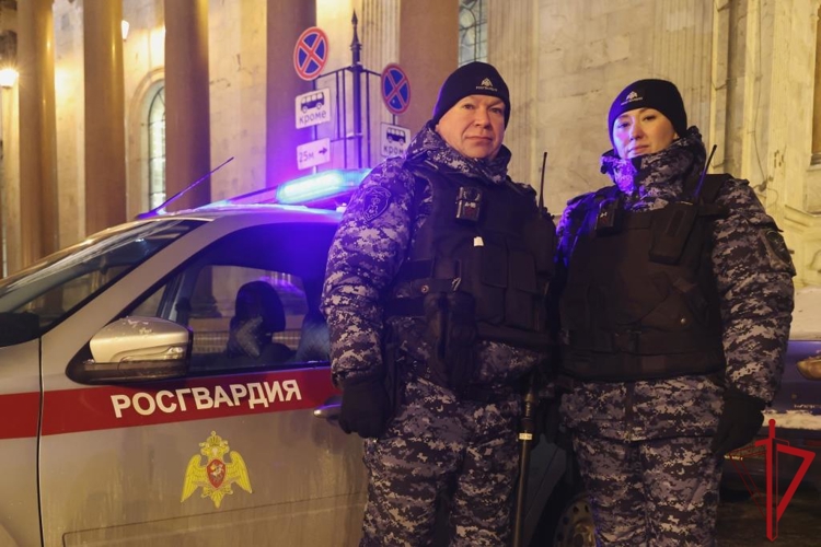 В Санкт-Петербурге и Ленобласти сотрудники и военнослужащие Росгвардии обеспечили правопорядок в Рождество Христово