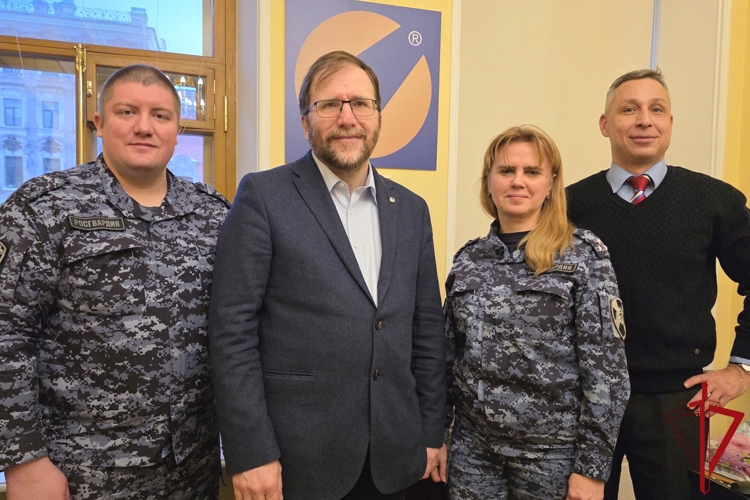 Представители пресс-службы ГУ Росгвардии поздравили журналистов Санкт-Петербурга с Днём российской печати