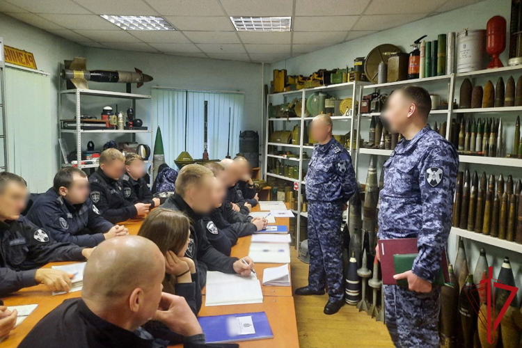 В Санкт-Петербурге и Ленинградской области в подразделениях ГУ Росгвардии проходит зимний период подготовки