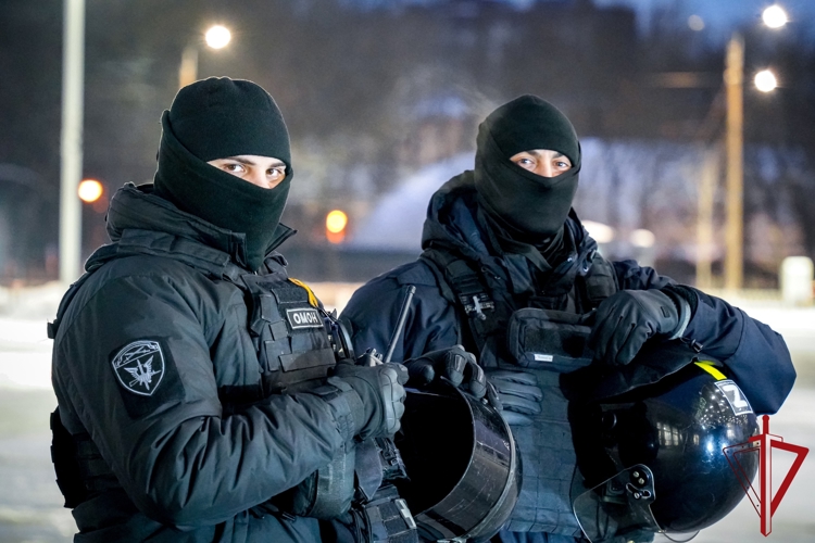 Сотрудники и военнослужащие Росгвардии обеспечили общественный порядок при проведении матча КХЛ