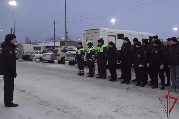 В Санкт-Петербурге сотрудники ОМОН Росгвардии оказали содействие полиции в проведении профилактического рейда