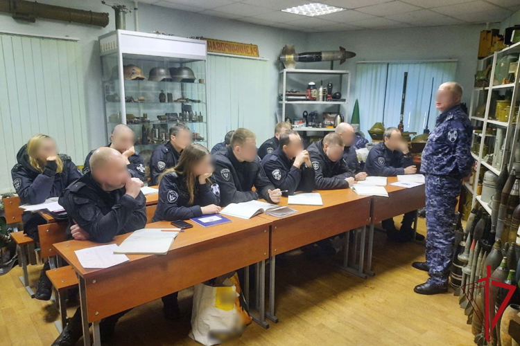 В Санкт-Петербурге и Ленинградской области в подразделениях ГУ Росгвардии проходит зимний период подготовки