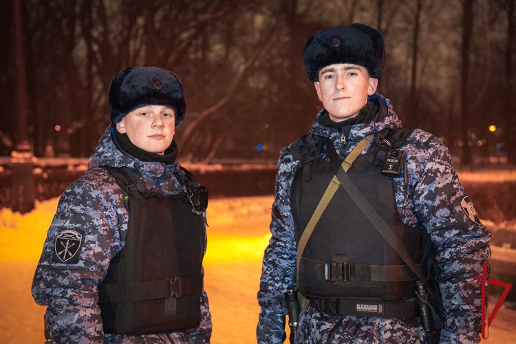 Сотрудники и военнослужащие Росгвардии обеспечили общественный порядок при проведении матча КХЛ