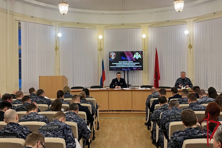 В Санкт-Петербурге и Ленинградской области в подразделениях ГУ Росгвардии проходит зимний период подготовки