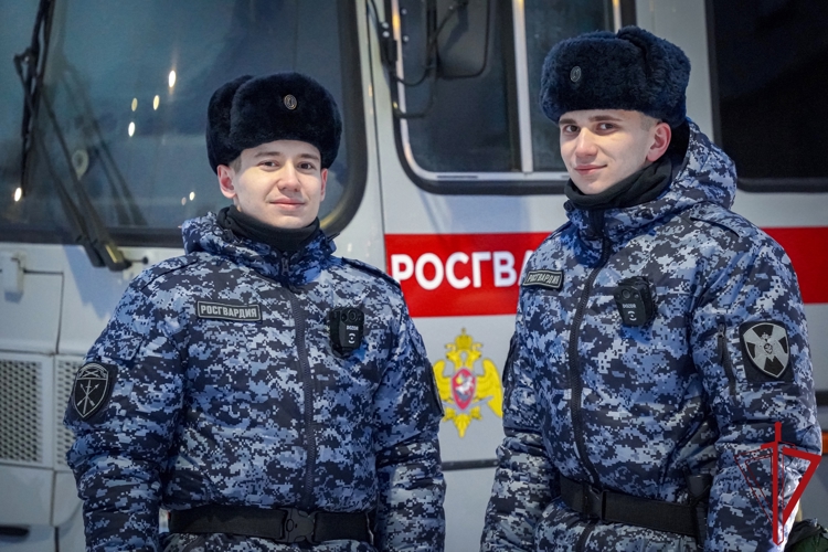 Сотрудники и военнослужащие Росгвардии обеспечили общественный порядок при проведении матча КХЛ