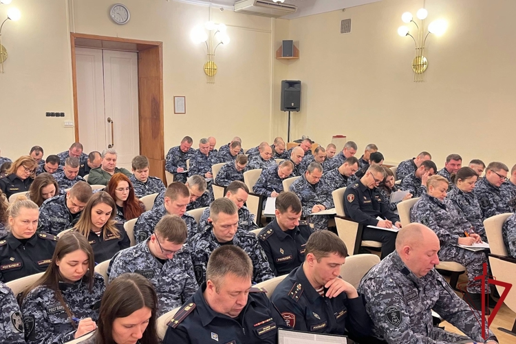 В Санкт-Петербурге и Ленинградской области в подразделениях ГУ Росгвардии проходит зимний период подготовки