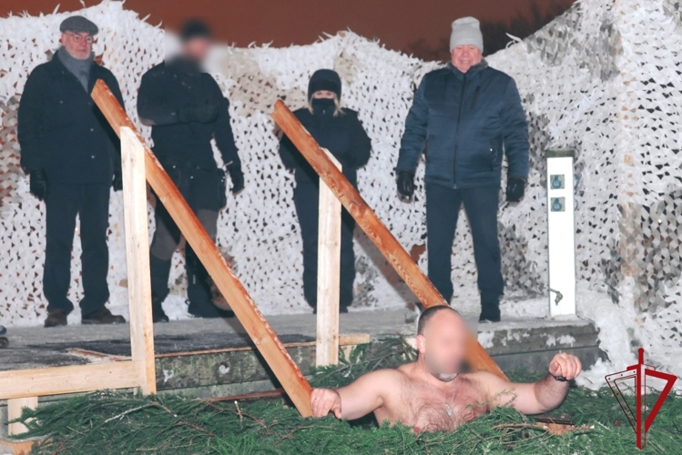 В Санкт-Петербурге командование и офицеры Росгвардии приняли участие в крещенском богослужении
