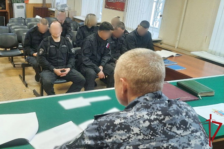В Санкт-Петербурге и Ленинградской области в подразделениях ГУ Росгвардии проходит зимний период подготовки