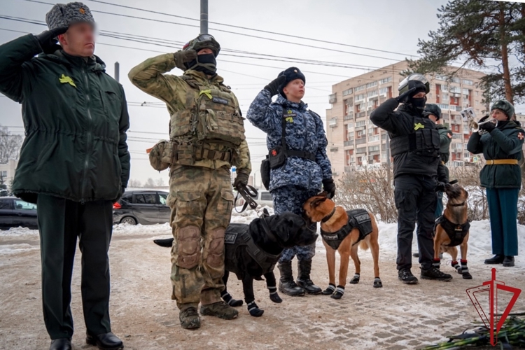 Кинологи Северо-Западного округа войск национальной гвардии РФ почтили память военных кинологов Ленинградского фронта