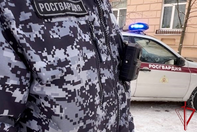 В Кировском районе наряд Росгвардии задержал нетрезвого гражданина, демонстрировавшего оружие посетителям бара