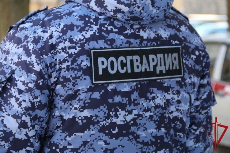 В Выборгском районе Ленобласти сотрудники Росгвардии и полиции задержали подозреваемых в совершении тяжкого преступления