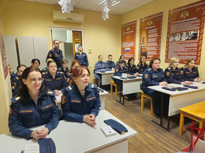 Росгвардейцев, заступивших на службу в новогоднюю ночь, поздравил командующий Северо-Западным округом Росгвардии