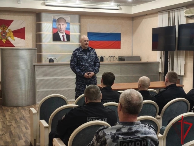 Росгвардейцев, заступивших на службу в новогоднюю ночь, поздравил командующий Северо-Западным округом Росгвардии