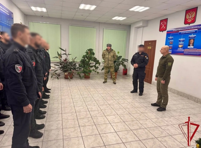 Росгвардейцев, заступивших на службу в новогоднюю ночь, поздравил командующий Северо-Западным округом Росгвардии
