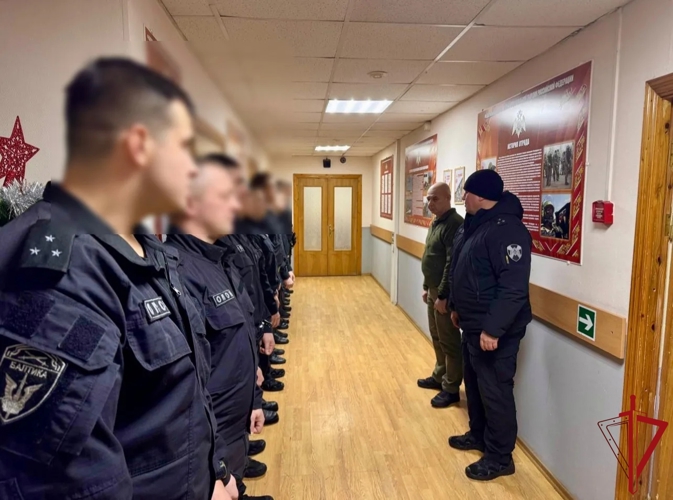 Росгвардейцев, заступивших на службу в новогоднюю ночь, поздравил командующий Северо-Западным округом Росгвардии
