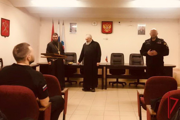 С офицерами СОБР «Гранит» Росгвардии проведена духовно-просветительская беседа