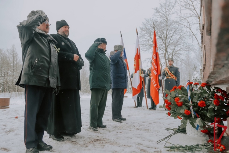 На Невском пятачке сотрудники и военнослужащие Росгвардии почтили память павших защитников Ленинграда