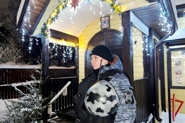 В Санкт-Петербурге и Ленобласти сотрудники и военнослужащие Росгвардии обеспечили правопорядок в Рождество Христово