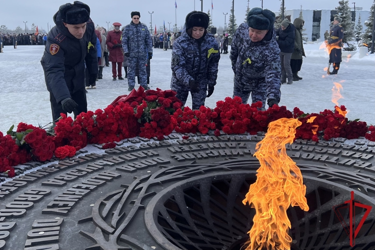В Ленобласти представители Росгвардии приняли участие в мероприятии, посвященном 82-й годовщине со дня полного освобождения Ленинграда от блокады