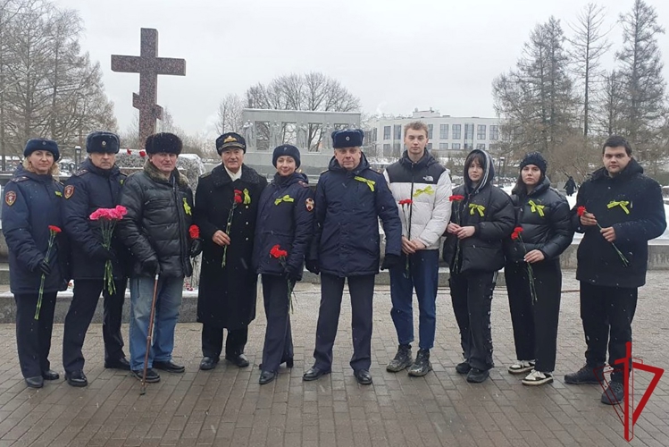 Представители подразделений вневедомственной охраны приняли участие в мероприятиях, посвященных Дню полного освобождения Ленинграда от фашистской блокады