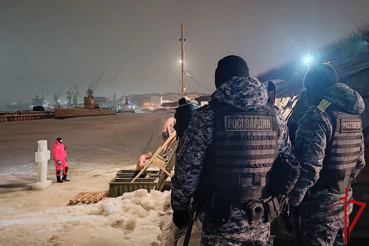 Сотрудники Росгвардии обеспечили правопорядок в праздник Крещения в Санкт-Петербурге и Ленинградской области