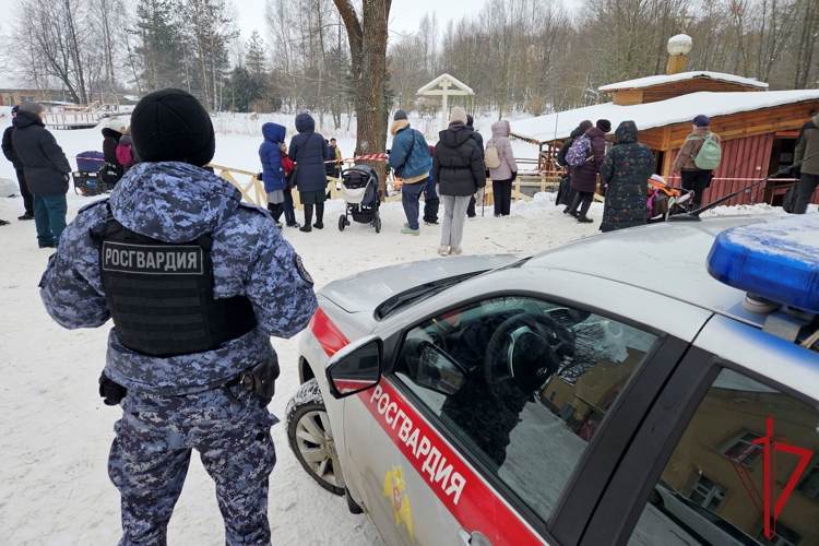 Сотрудники Росгвардии обеспечили правопорядок в праздник Крещения в Санкт-Петербурге и Ленинградской области