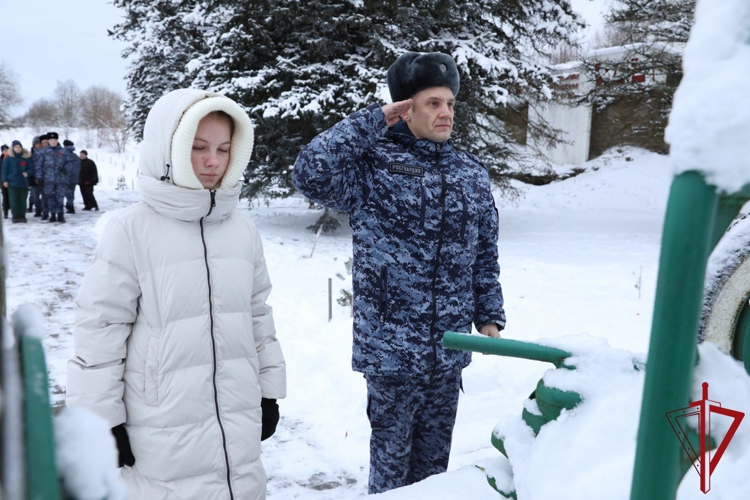 В городе Волхове сотрудники Росгвардии провели мероприятие, посвященное Дню прорыва блокады Ленинграда