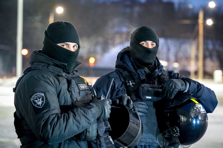 Сотрудники и военнослужащие Росгвардии обеспечили общественный порядок при проведении матча КХЛ