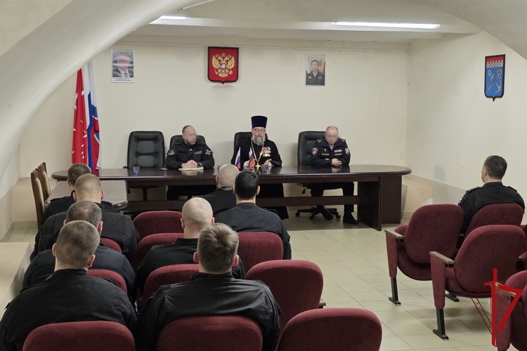 В спецподразделениях ГУ Росгвардии священнослужитель провел беседу с личным составом