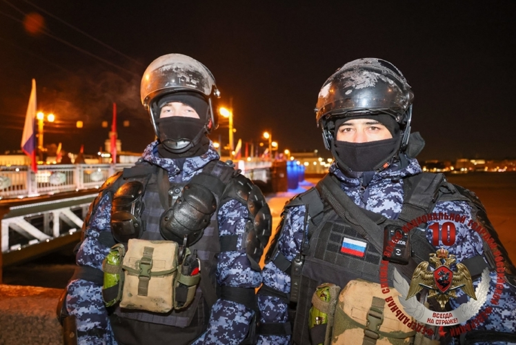 В Санкт-Петербурге подразделения Росгвардии обеспечили правопорядок во время праздничных мероприятий