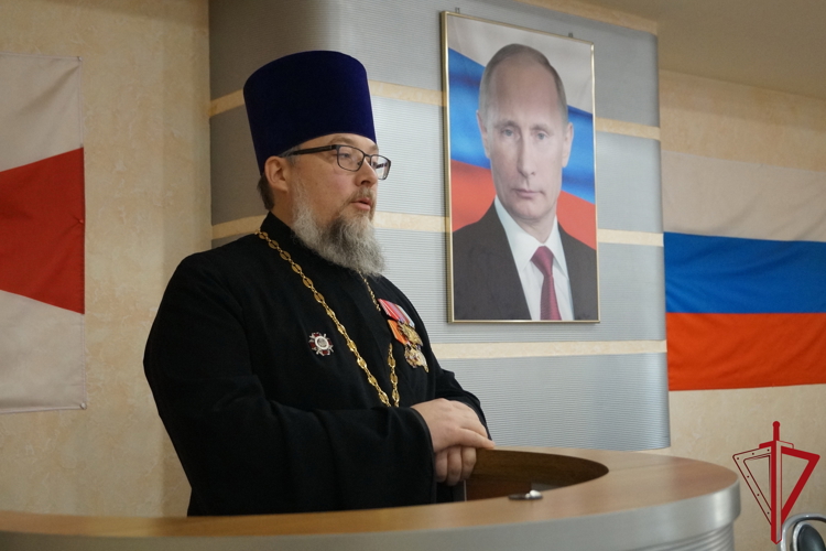 В спецподразделениях ГУ Росгвардии священнослужитель провел беседу с личным составом