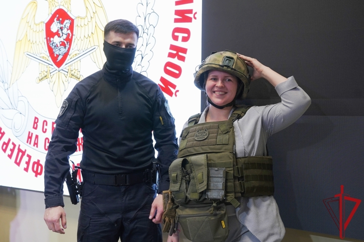 Представители транспортного ОМОН «Балтика» провели уроки мужества для петербургских учащихся