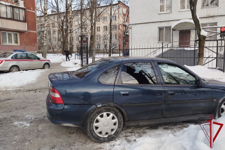 В Красногвардейском районе сотрудники Росгвардии задержали подозреваемых в совершении мошенничеств