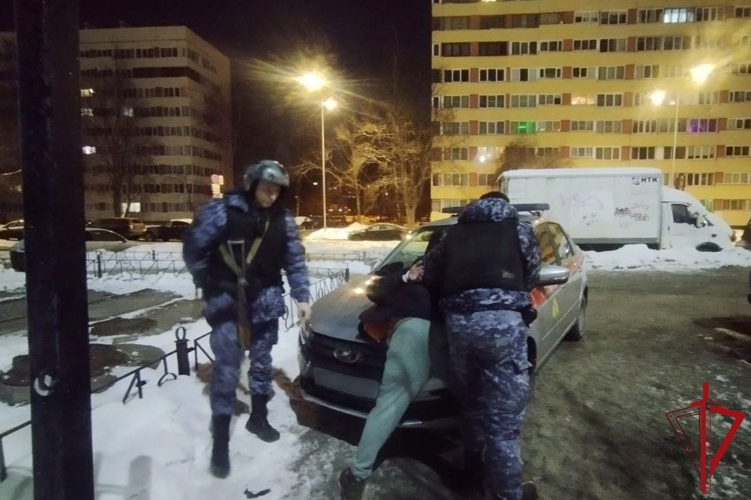 В Калининском районе наряд Росгвардии задержал дебошира, угрожавшего убийством администратору банного комплекса
