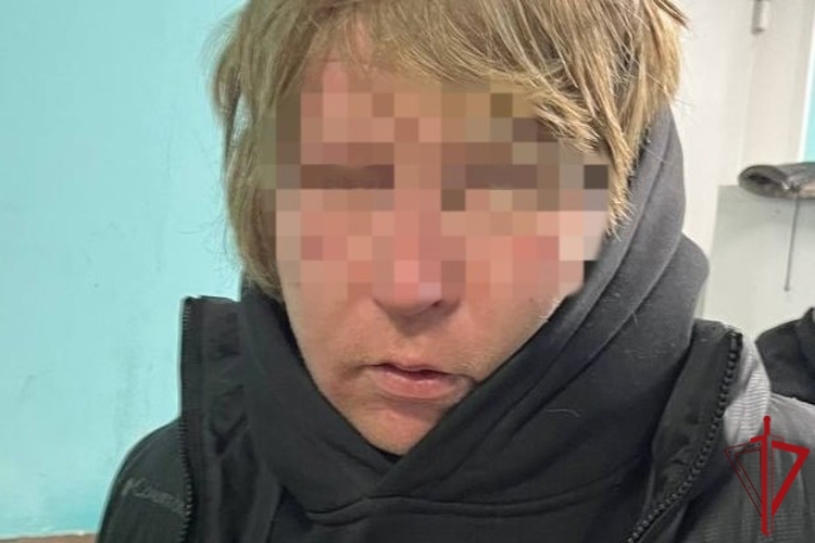 В Центральном районе сотрудники Росгвардии задержали дебошира, угрожавшего ножом работнице заведения фастфуда