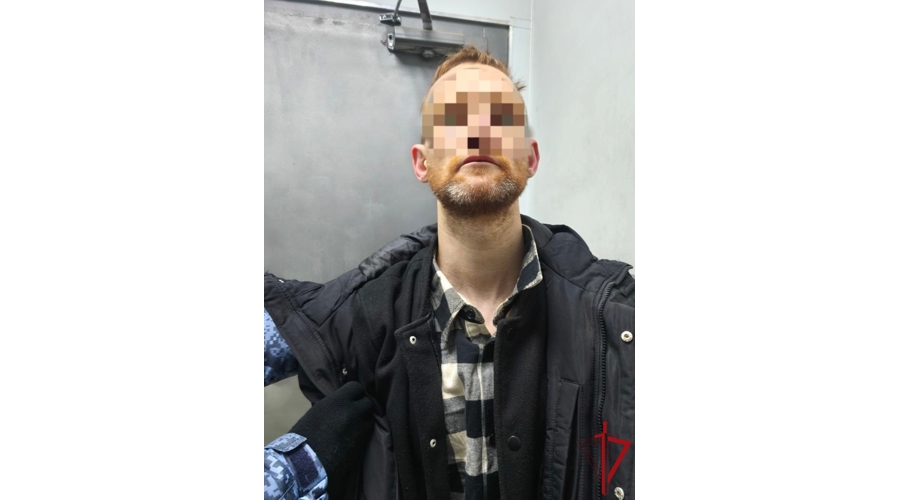 Во Фрунзенском районе сотрудники Росгвардии задержали нетрезвого дебошира, бившего молотком по двери соседней квартиры