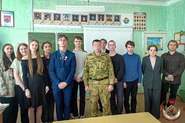 Росгвардейцы провели патриотическую встречу со школьниками в Ленинградской области
