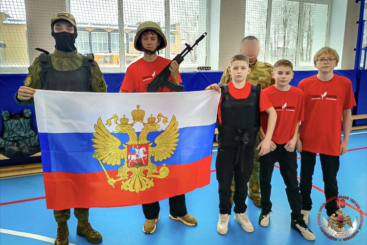 Росгвардейцы провели патриотическую встречу со школьниками в Ленинградской области