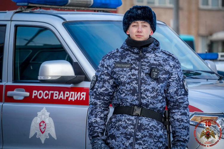 Сотрудники и военнослужащие Росгвардии обеспечили общественный порядок при проведении матча КХЛ