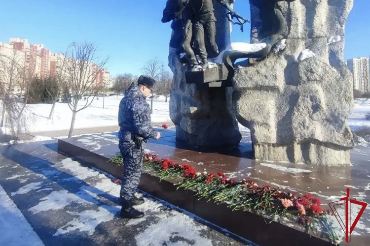 В Санкт-Петербурге и Ленинградской области росгвардейцы почтили память воинов-интернационалистов
