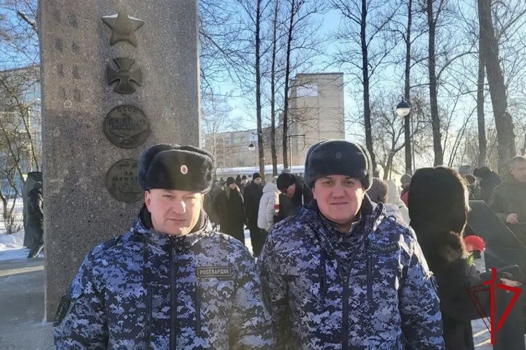 В Санкт-Петербурге и Ленинградской области росгвардейцы почтили память воинов-интернационалистов