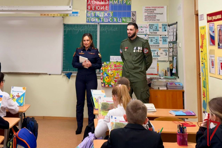 В Санкт-Петербурге и Ленинградской области росгвардейцы провели для детей Всероссийскую акцию «Письмо солдату»