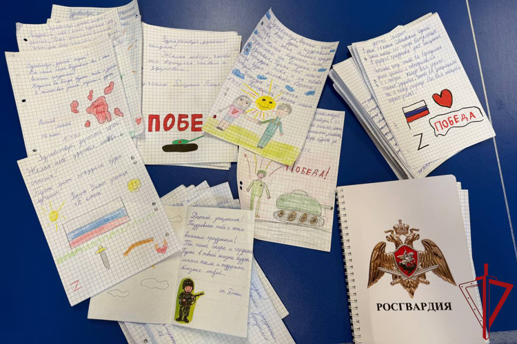 В Санкт-Петербурге и Ленинградской области росгвардейцы провели для детей Всероссийскую акцию «Письмо солдату»