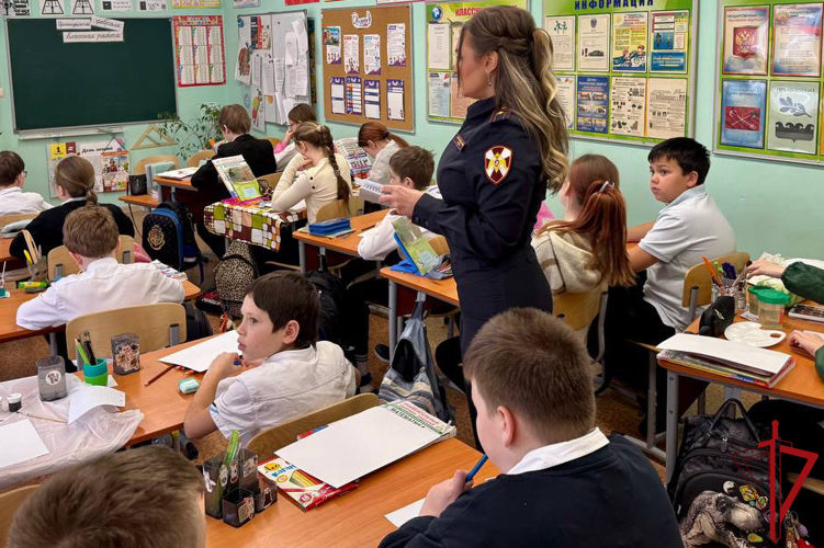 В Санкт-Петербурге и Ленинградской области росгвардейцы провели для детей Всероссийскую акцию «Письмо солдату»