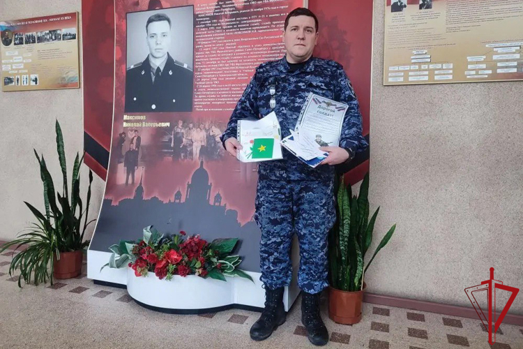 В Санкт-Петербурге и Ленинградской области росгвардейцы провели для детей Всероссийскую акцию «Письмо солдату»