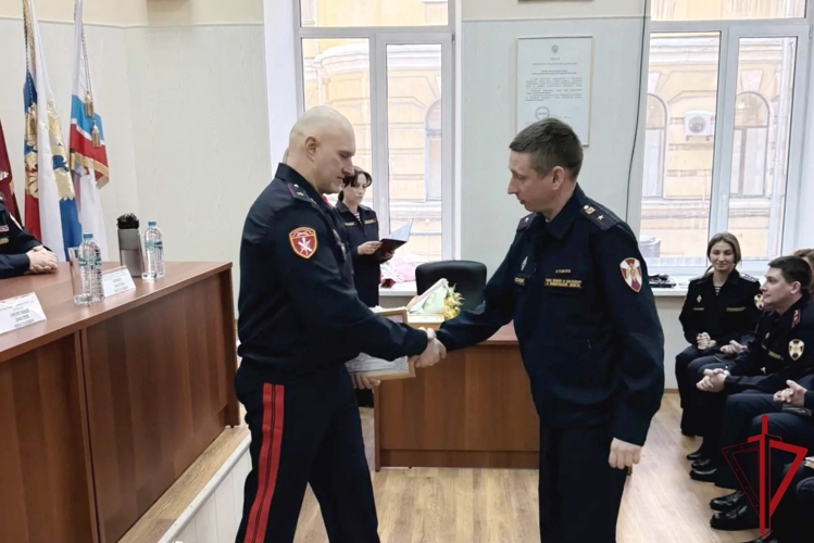 Начальник ГУ Росгвардии поздравил сотрудников Центра лицензионно-разрешительной работы с профессиональным праздником