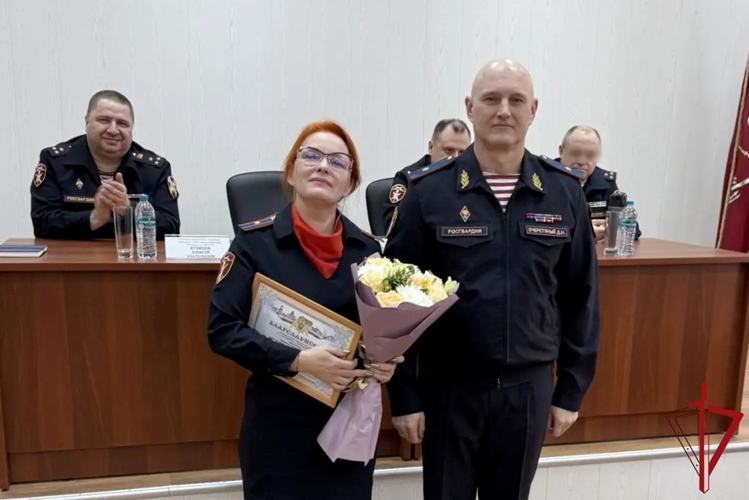 Начальник ГУ Росгвардии поздравил сотрудников Центра лицензионно-разрешительной работы с профессиональным праздником