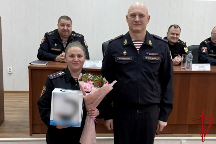Начальник ГУ Росгвардии поздравил сотрудников Центра лицензионно-разрешительной работы с профессиональным праздником