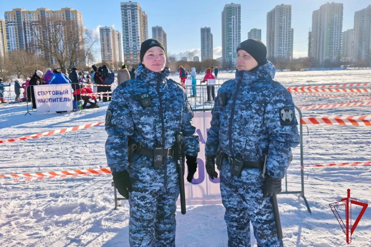 В Санкт-Петербурге и Ленинградской области сотрудники Росгвардии обеспечили охрану общественного порядка и приняли участие в спортивном мероприятии «Лыжня России — 2026»