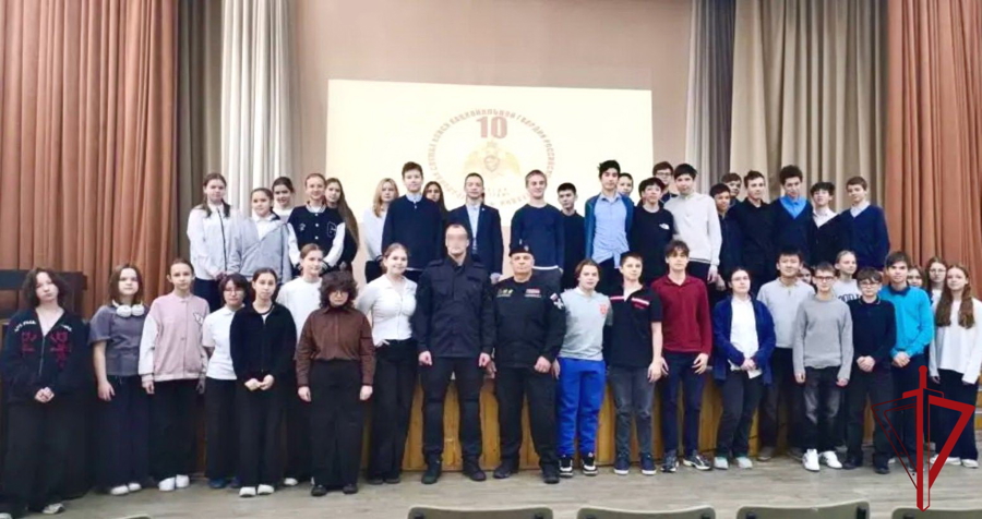 Представители транспортного ОМОН «Балтика» провели уроки мужества для петербургских учащихся